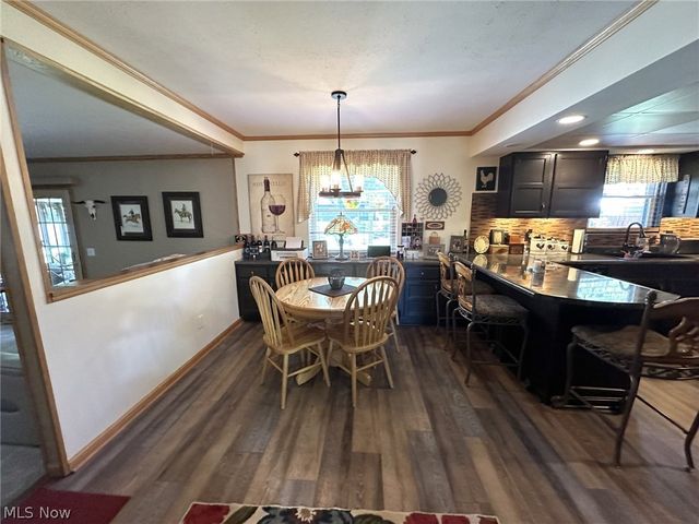 812 Brentwood Drive, Belpre, OH 45714