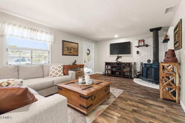 326 Larmier Avenue, Oak View, CA 93022