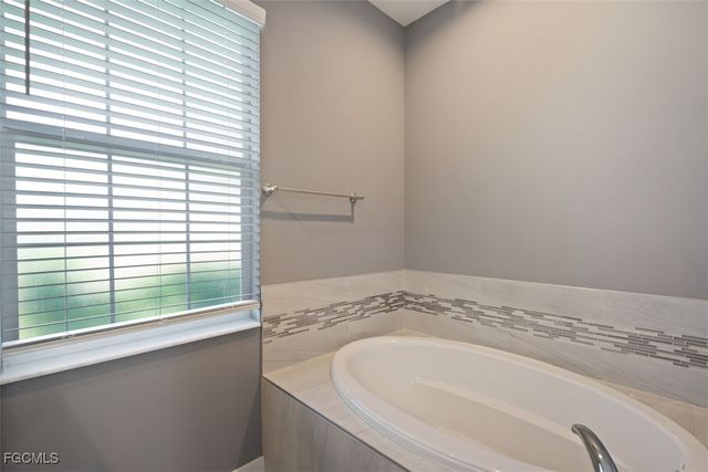 825 SE 5th PL, Cape Coral, FL 33990