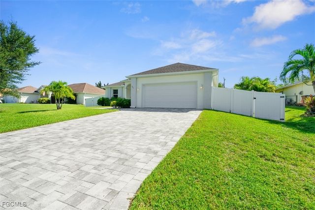 825 SE 5th PL, Cape Coral, FL 33990