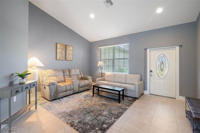 825 SE 5th PL, Cape Coral, FL 33990