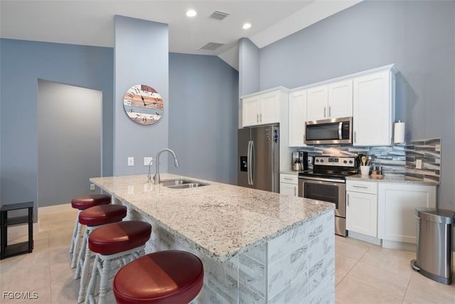 825 SE 5th PL, Cape Coral, FL 33990