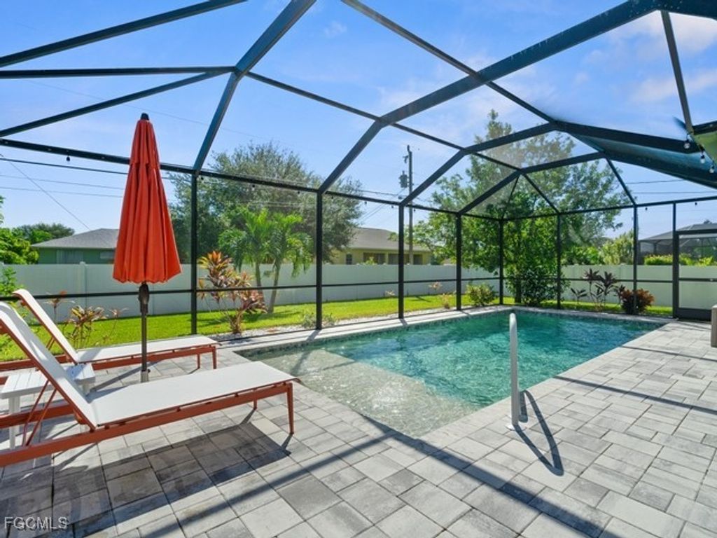 825 SE 5th PL, Cape Coral, FL 33990