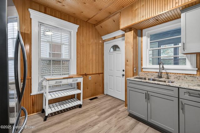 148 Coral Ct, Louisville, KY 40206