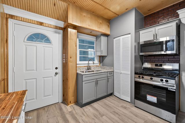 148 Coral Ct, Louisville, KY 40206