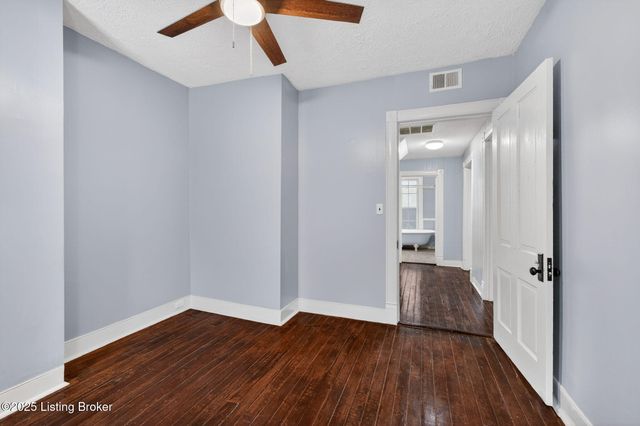 148 Coral Ct, Louisville, KY 40206