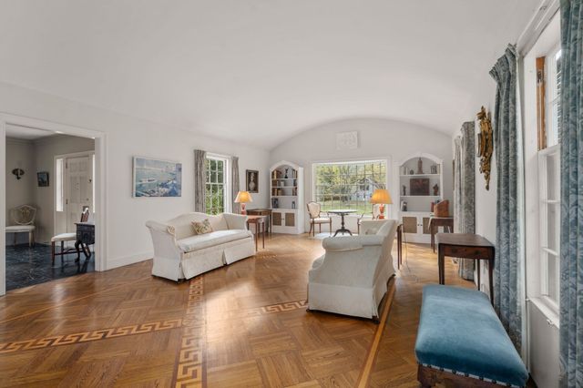 75 Elm St, Medfield, MA 02052