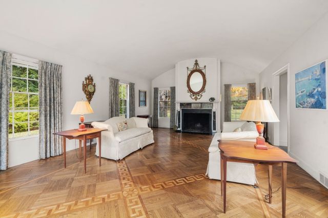 75 Elm St, Medfield, MA 02052