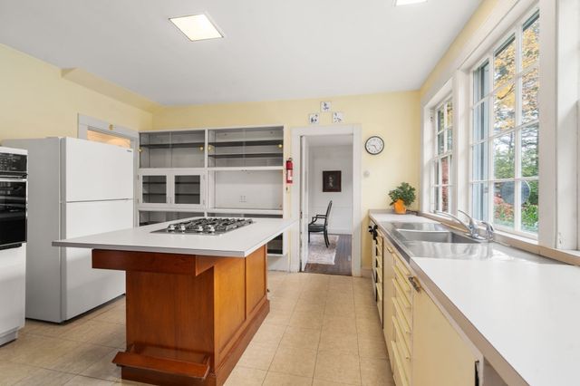 75 Elm St, Medfield, MA 02052