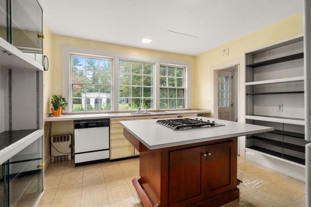 75 Elm St, Medfield, MA 02052
