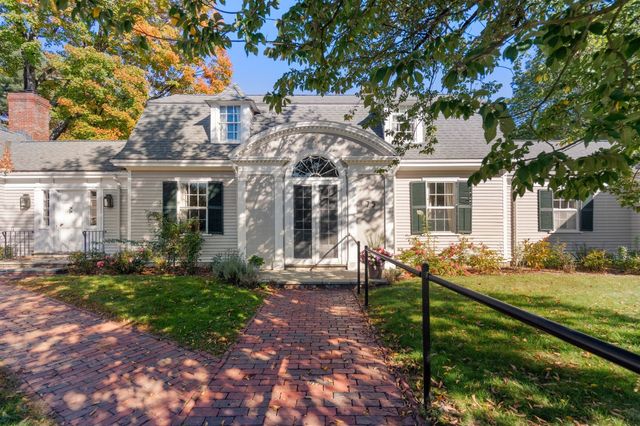 75 Elm St, Medfield, MA 02052