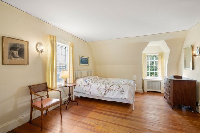 75 Elm St, Medfield, MA 02052