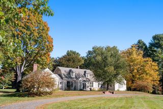 75 Elm St, Medfield, MA 02052
