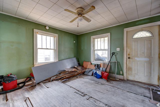 10 Franklin Street, Gloversville, NY 12078