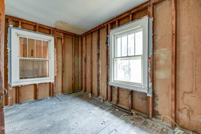 10 Franklin Street, Gloversville, NY 12078