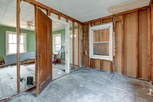 10 Franklin Street, Gloversville, NY 12078