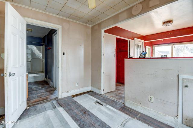 10 Franklin Street, Gloversville, NY 12078