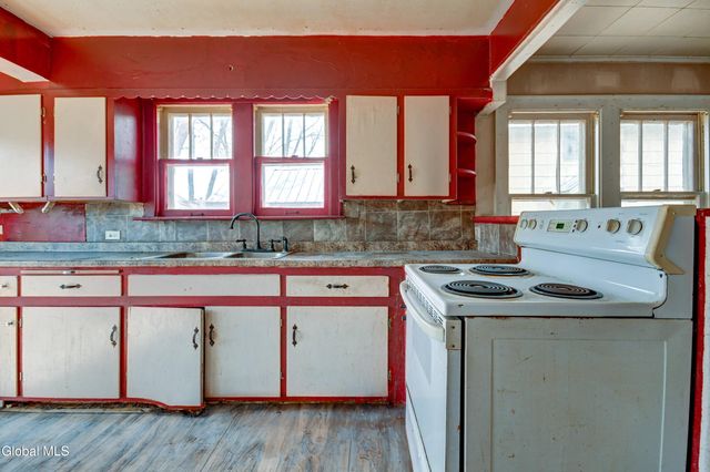 10 Franklin Street, Gloversville, NY 12078