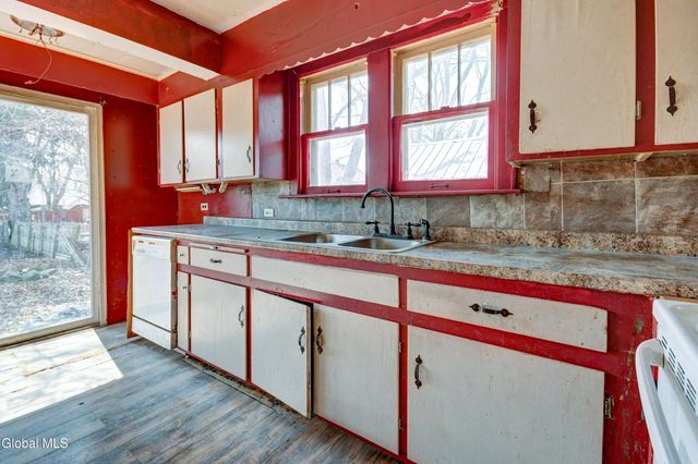 10 Franklin Street, Gloversville, NY 12078