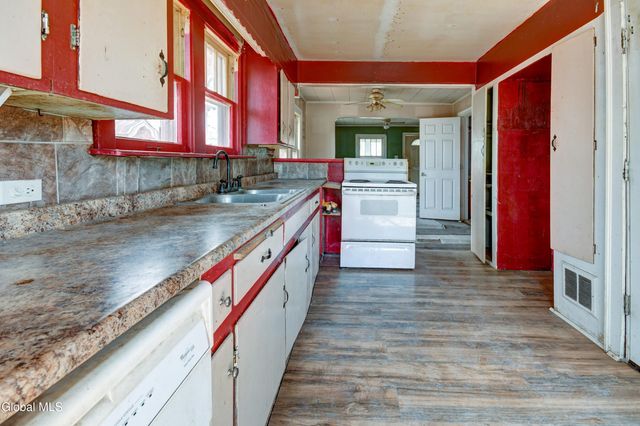 10 Franklin Street, Gloversville, NY 12078