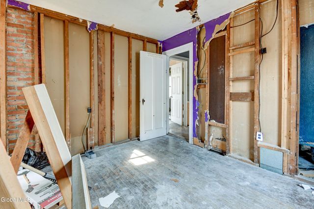 10 Franklin Street, Gloversville, NY 12078