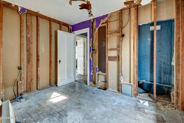 10 Franklin Street, Gloversville, NY 12078