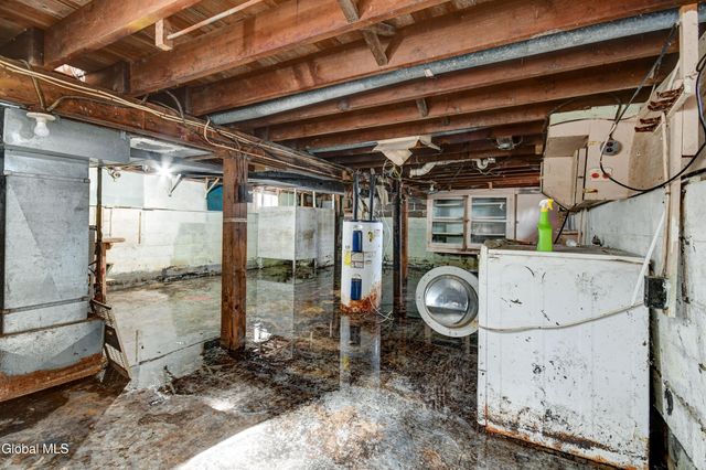 10 Franklin Street, Gloversville, NY 12078