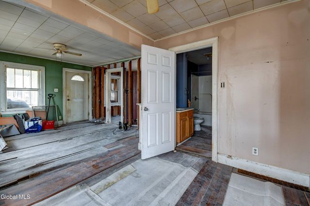 10 Franklin Street, Gloversville, NY 12078