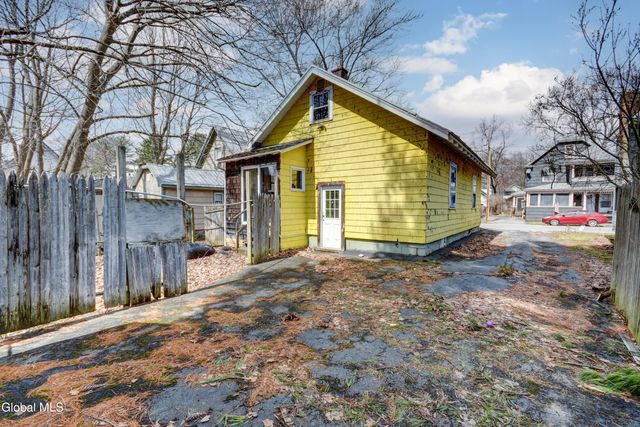 10 Franklin Street, Gloversville, NY 12078