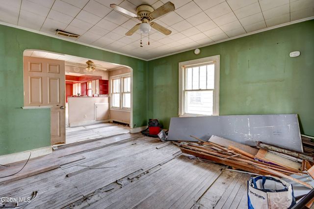 10 Franklin Street, Gloversville, NY 12078