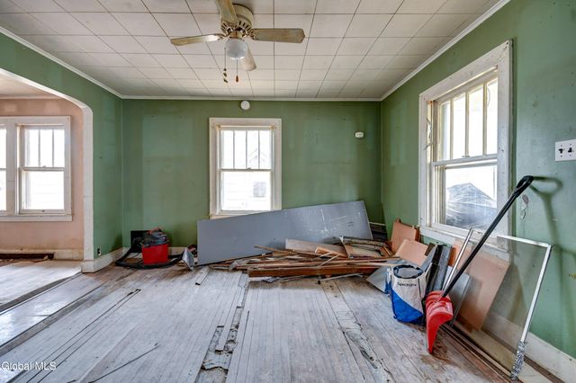 10 Franklin Street, Gloversville, NY 12078