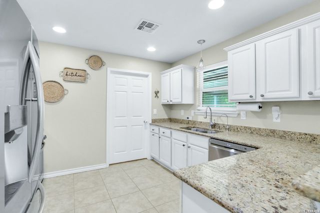 20051 SENIOR RD, Von Ormy, TX 78073