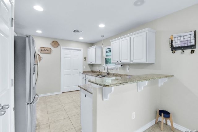 20051 SENIOR RD, Von Ormy, TX 78073