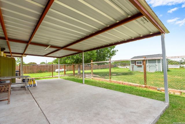 20051 SENIOR RD, Von Ormy, TX 78073