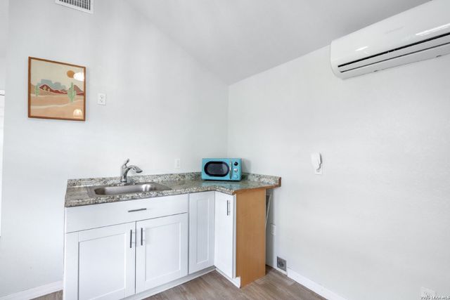 20051 SENIOR RD, Von Ormy, TX 78073