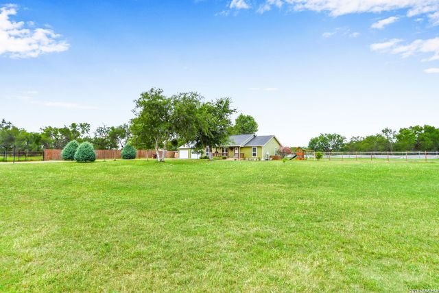 20051 SENIOR RD, Von Ormy, TX 78073