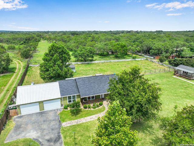 20051 SENIOR RD, Von Ormy, TX 78073