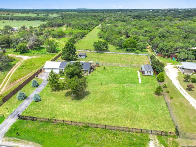 20051 SENIOR RD, Von Ormy, TX 78073