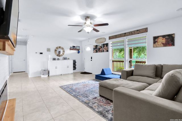 20051 SENIOR RD, Von Ormy, TX 78073