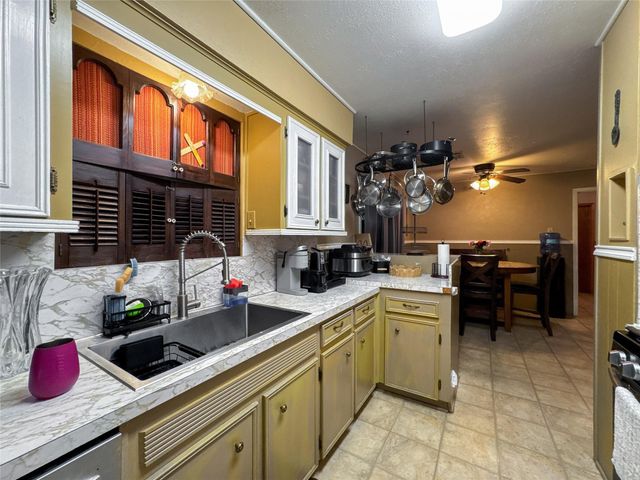 201 W 5th Street, Deer Park, TX 77536