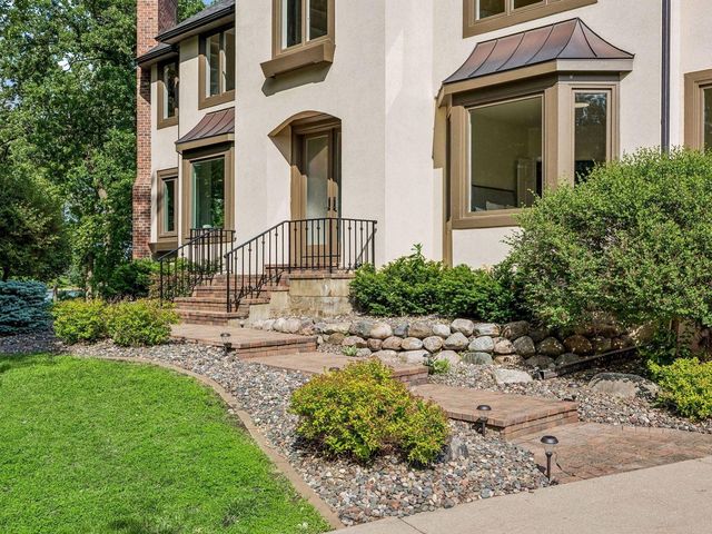 8803 Cove Pointe Road, Eden Prairie, MN 55347