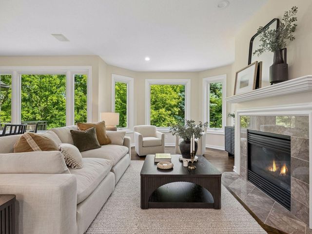 8803 Cove Pointe Road, Eden Prairie, MN 55347