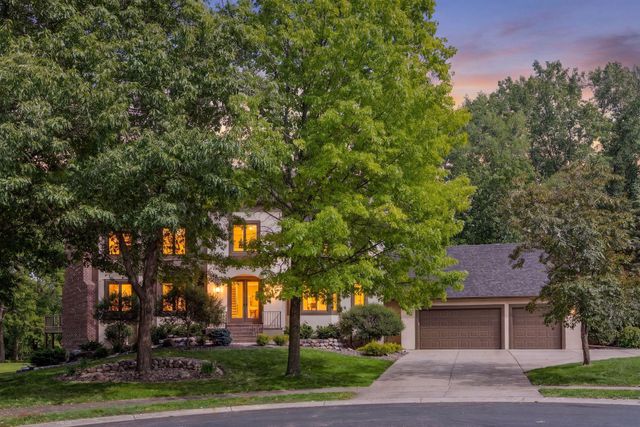 8803 Cove Pointe Road, Eden Prairie, MN 55347