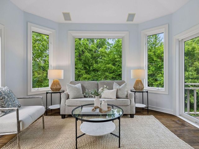 8803 Cove Pointe Road, Eden Prairie, MN 55347