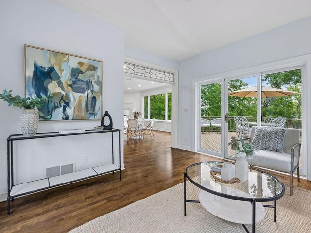 8803 Cove Pointe Road, Eden Prairie, MN 55347