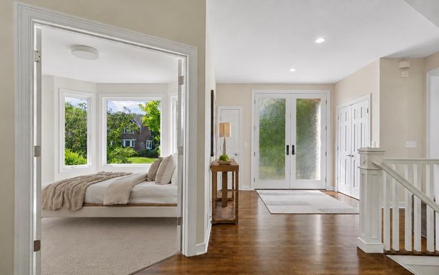 8803 Cove Pointe Road, Eden Prairie, MN 55347