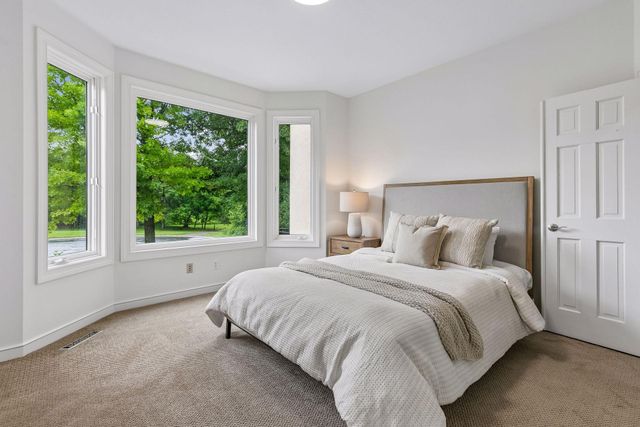 8803 Cove Pointe Road, Eden Prairie, MN 55347