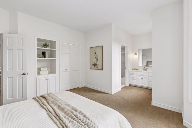 8803 Cove Pointe Road, Eden Prairie, MN 55347