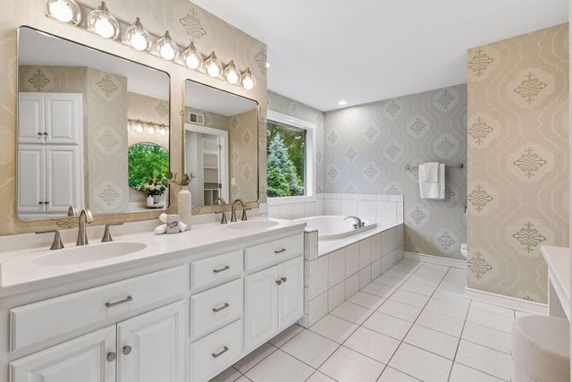 8803 Cove Pointe Road, Eden Prairie, MN 55347
