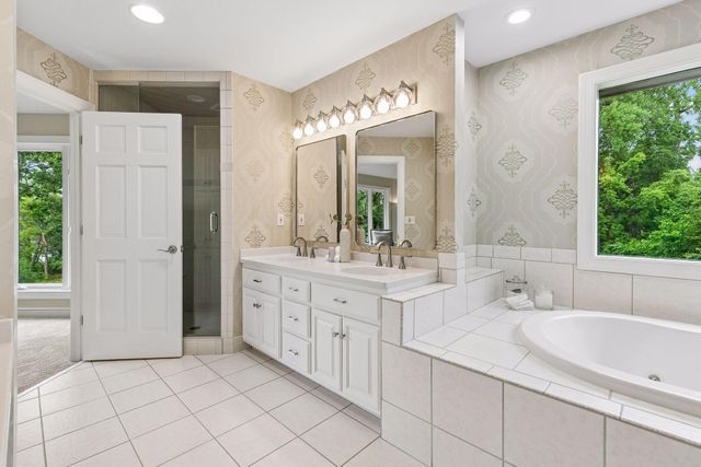 8803 Cove Pointe Road, Eden Prairie, MN 55347